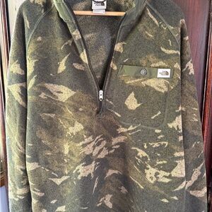The North Face Olive Camo Half-Zip Fleece Pullover